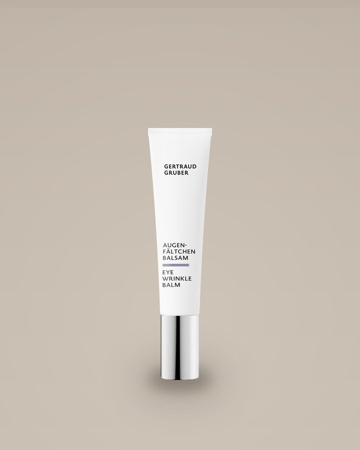 Augenfältchen Balsam von Gertraud Gruber, schlanke Tube mit Chromkappe